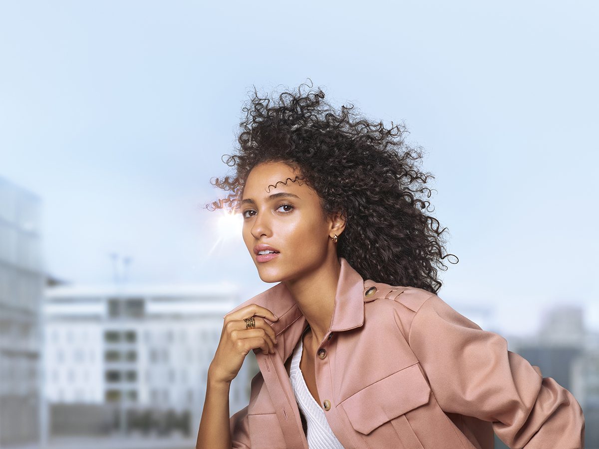 La innovación de Clarins que trata los signos de la edad acelerados por el estilo de vida