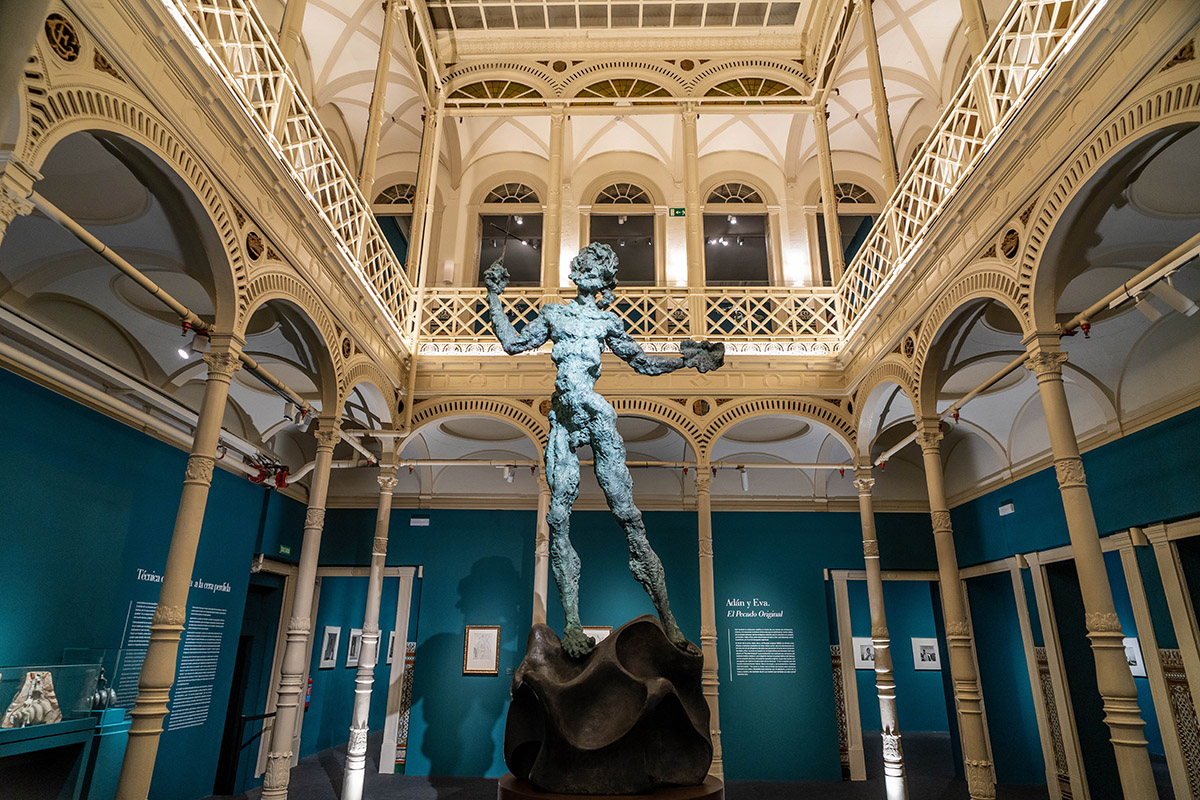 El Dalí más inesperado toma Madrid: elefantes imposibles, esculturas gigantes y un palacio que parece un sueño