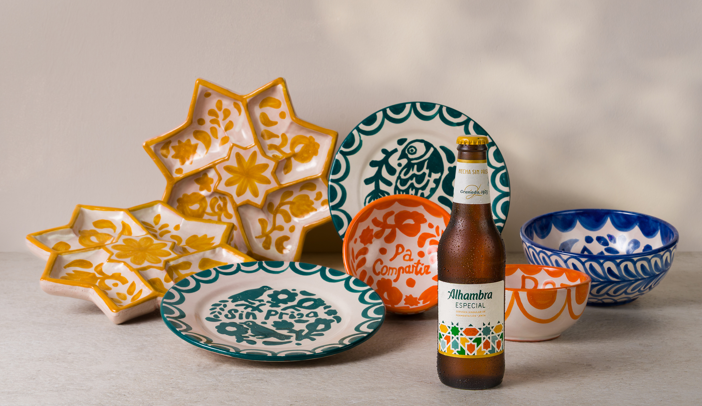 La vajilla más bonita del verano es granadina, artesanal y puedes conseguirla con Cervezas Alhambra